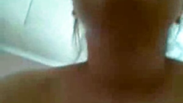 بیل زن روسی لیزی شی سکس باحال کوردی سوراخ الاغ خود را کوبیده و نابود می کند