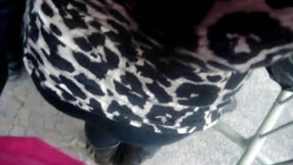 بیدمشک تراشیده و خیس سوفی فیلم سکسی کردی دی به شدت کوبیده می شود