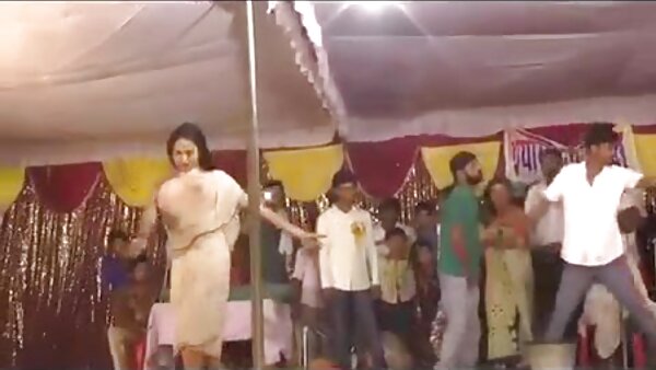 ساشا ناکس بلوند خوش اخلاق با اسباب‌بازی‌های سکس کردی جدید جنسی بزرگ، به تنه‌های کشیده‌اش می‌خندد