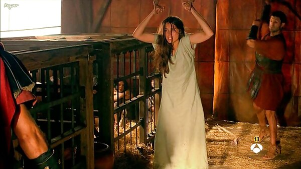 GF سبزه آسیایی بی‌حساب دامن خود دانلود سکس کردی را بالا می‌کشد تا به سبک سگی لعنتی شود.