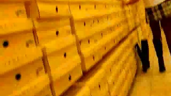 زن خانه دار شهوانی با سکس کردی جدید دیلدو شیشه ای خرچنگ خوشمزه اش را لعنت می کند