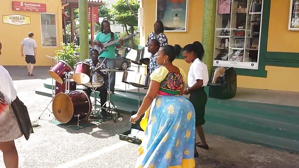 مدیسون پارکر پس از دادن یک ضربات عالی، سر سیاه و اغوا کننده، فیلم سکسی کردی لعنت شده است