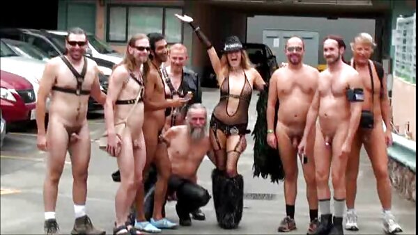 فاحشه پوست تیره از گرسنگی لاغر به بی بی سی نفوذ سکس با لباس کردی می کند