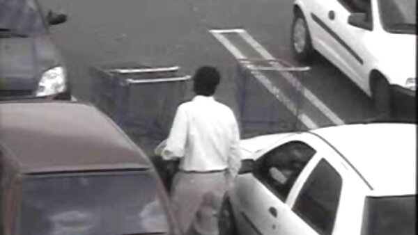 انگشت کردی سکس نوجوان سبزه زیبا، بیدمشک خود را می زند و آن را با اسباب بازی های جنسی متفاوت می کند