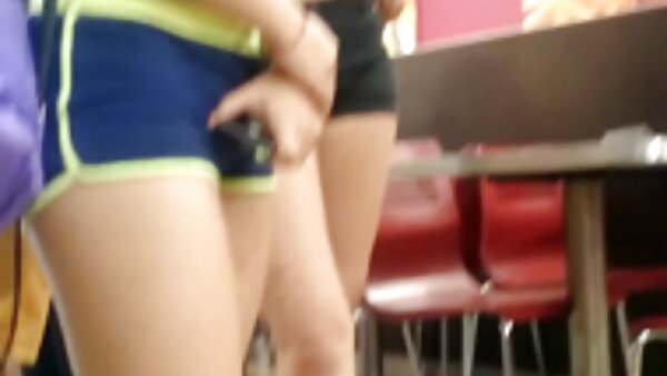 نیمفو آنابل سبزه شهوت‌انگیز، مبلغ مذهبی خود را جذب سکس کردی جدید می‌کند