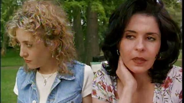 شلخته بی تنه و دانلود سکس کردی عجیب و غریب الکسیس سیلور با لذت زیادی به titjob می دهد