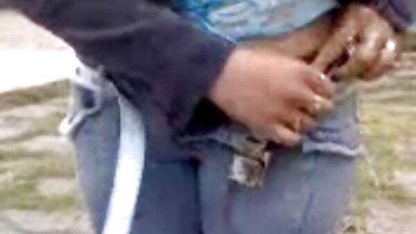 ویوین دمنده سبزه شگفت انگیز از بستن سکس از کون کردی خروس در دهان لذت می برد