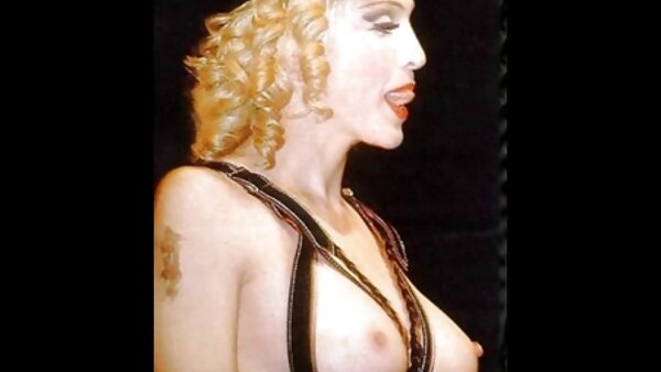 ترننی سبزه گابریلی فیلم های سکسی کردی دومونت خروسش را مکیده و مقعد را به سختی می کشد