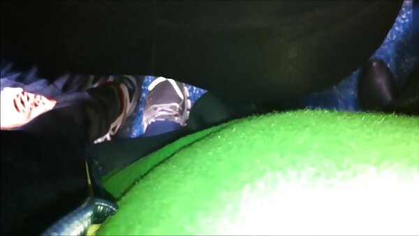 شلخته هندی بیش از حد جنسی، قبل از اینکه به فیلمسکسکردی سبک سگی لعنتی بپردازد، دیک سخت را در بالا سوار می کند